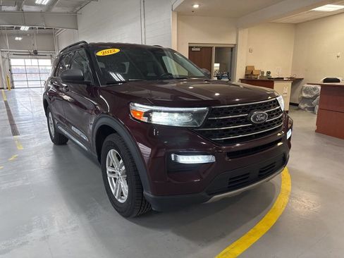 Used 2022 Ford Explorer XLT w/ Equipment Group 202A AWD/4WD image 1