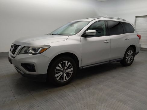 Used 2018 Nissan Pathfinder SV AWD/4WD image 2