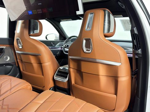 Used 2023 BMW i7 xDrive60 image 47