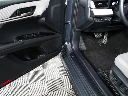 Used 2025 Toyota Camry SE image 7