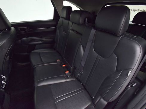 Used 2024 Kia Sorento S image 22