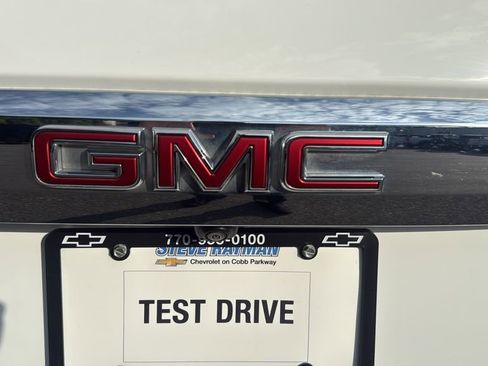 Certified 2024 GMC Yukon SLT RWD image 29