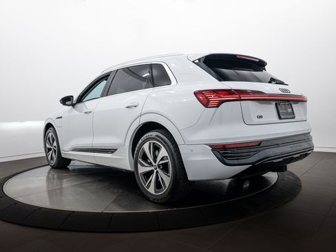Certified 2024 Audi Q8 e-tron Premium Plus w/ Premium Plus Package AWD/4WD image 5