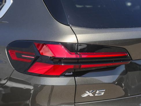 New 2026 BMW X5 sDrive40i w/ Parking Assistance Package RWD image 7