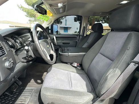 Used 2011 Chevrolet Silverado 2500 LT w/ Interior Plus Package AWD/4WD image 12