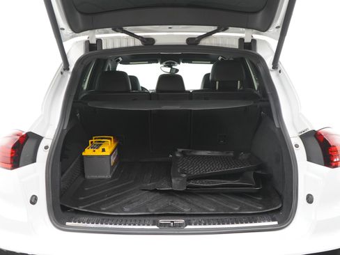 Used 2017 Porsche Cayenne Platinum Edition image 15