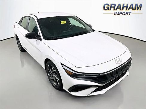 Certified 2025 Hyundai Elantra Sport FWD image 1