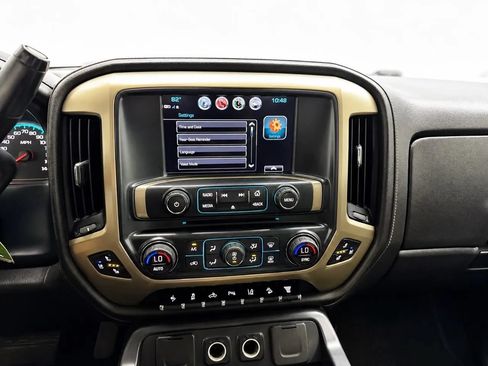 Used 2017 GMC Sierra 2500 Denali w/ Duramax Plus Package AWD/4WD image 15