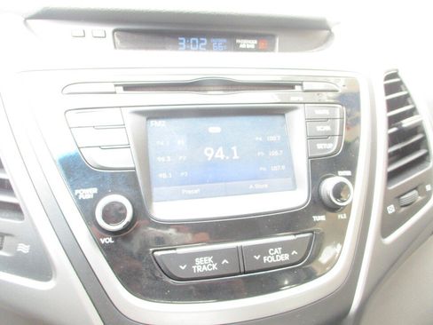 Used 2014 Hyundai Elantra SE w/ Option Group 02 FWD image 29