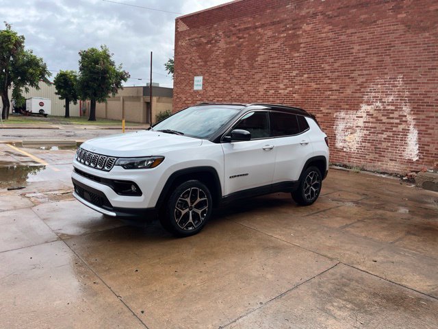Used 2025 Jeep Compass Limited AWD/4WD image 3