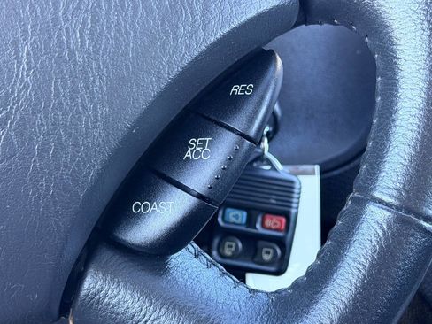 Used 2007 Ford Focus SES FWD image 25