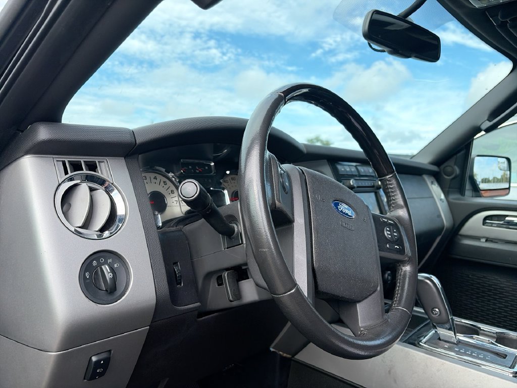 Used 2012 Ford Expedition Limited RWD image 12