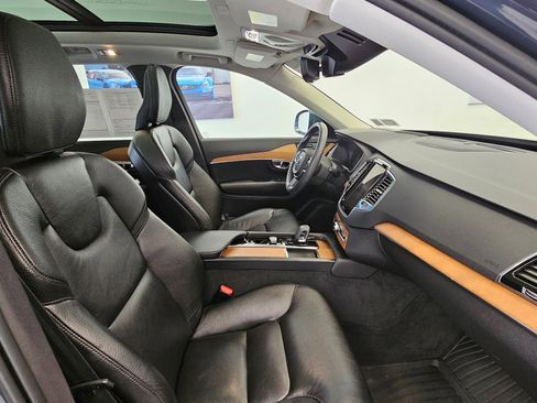 Certified 2022 Volvo XC90 T8 Inscription Expression w/ Advanced Package image 11