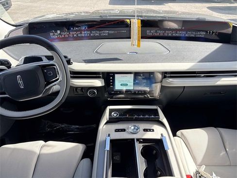 New 2025 Lincoln Navigator L Reserve image 16