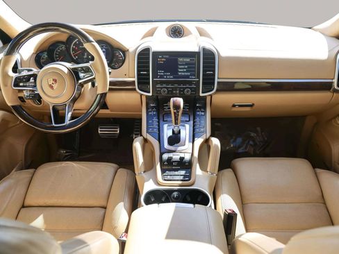 Used 2016 Porsche Cayenne Turbo image 22