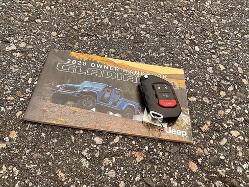 Certified 2025 Jeep Gladiator Sport AWD/4WD image 10
