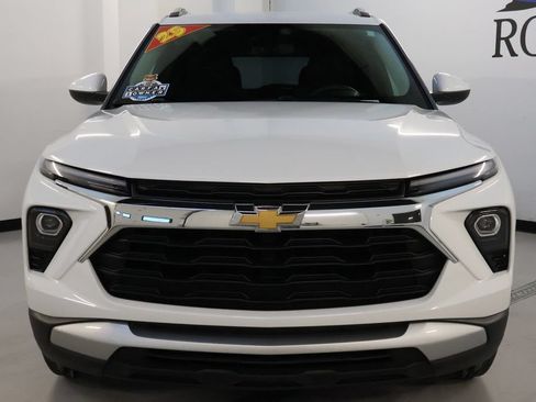 Used 2025 Chevrolet TrailBlazer LT AWD/4WD image 2