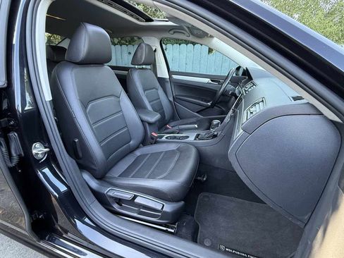 Used 2019 Volkswagen Passat 2.0T Wolfsburg image 8