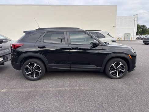 Used 2022 Chevrolet TrailBlazer RS FWD image 2