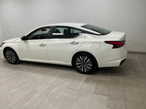 Used 2025 Nissan Altima 2.5 SV image 14