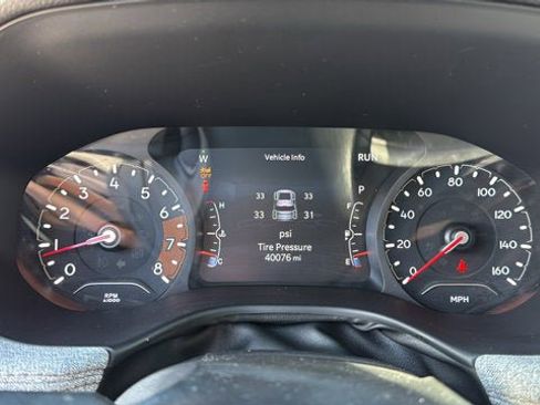 Used 2023 Jeep Compass Latitude w/ Sun and Sound Group AWD/4WD image 18