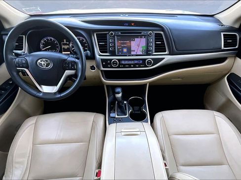 Used 2016 Toyota Highlander XLE image 14