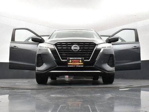 Used 2023 Nissan Kicks SV image 11