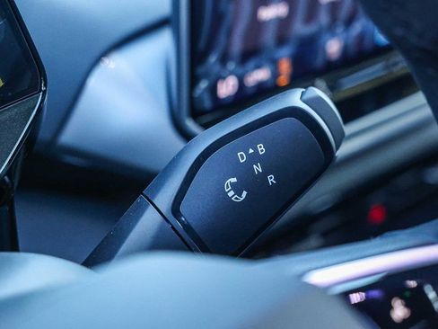 New 2025 Volkswagen ID.4 Pro S image 32