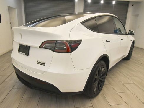 Used 2022 Tesla Model Y Long Range AWD/4WD image 5
