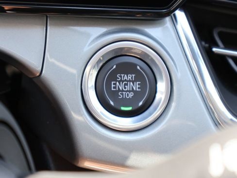Used 2025 Chevrolet Trax LT w/ LT Convenience Package FWD image 31