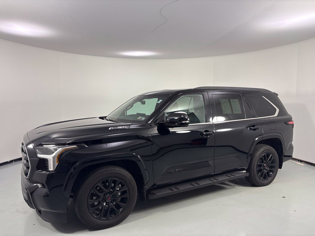 Used 2025 Toyota Sequoia SR5 w/ SR5 Premium Package AWD/4WD image 3