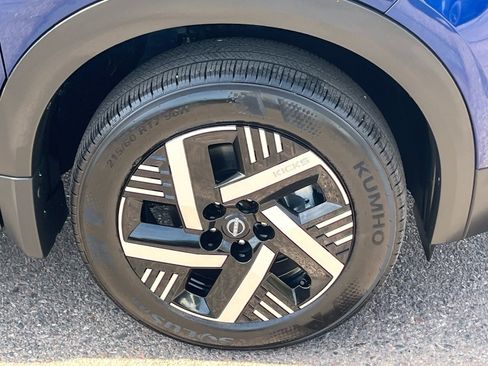 Certified 2025 Nissan Kicks SV image 8