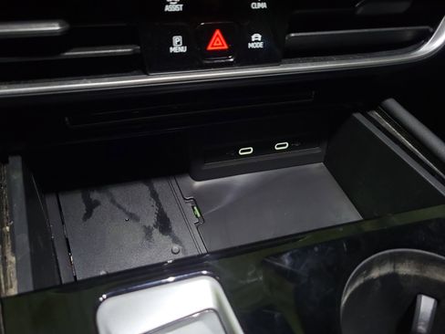 Used 2024 Volkswagen Atlas SE w/ Panoramic Sunroof Package image 36