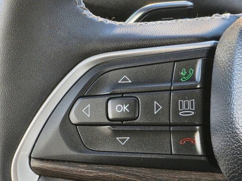 Used 2024 Jeep Grand Cherokee Limited w/ Black Appearance Package image 17