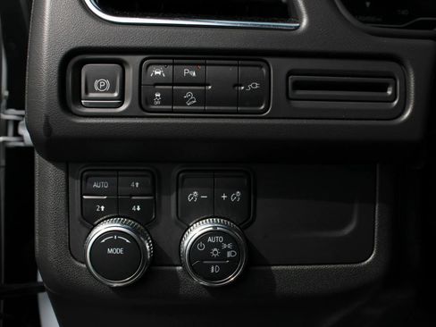 Used 2022 GMC Yukon AT4 image 20