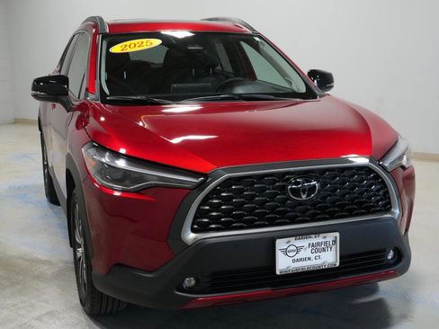 Used 2025 Toyota Corolla Cross XLE w/ Convenience Package AWD/4WD image 13