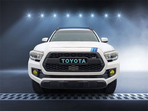 Used 2016 Toyota Tacoma SR5 image 8