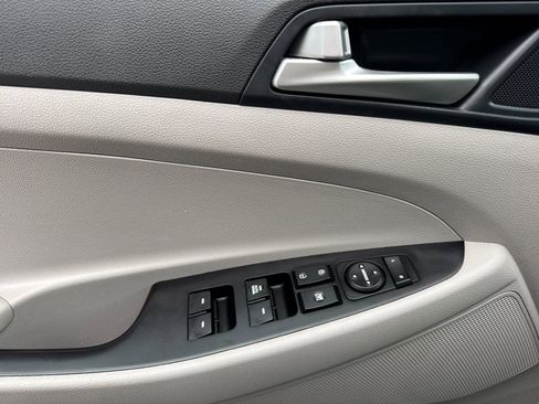 Used 2020 Hyundai Tucson SE image 10