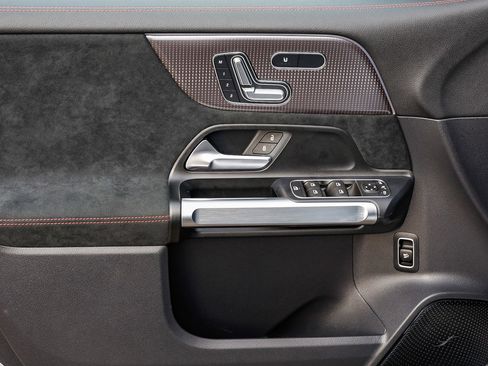 Used 2023 Mercedes-Benz EQB 350 4MATIC SUV image 21