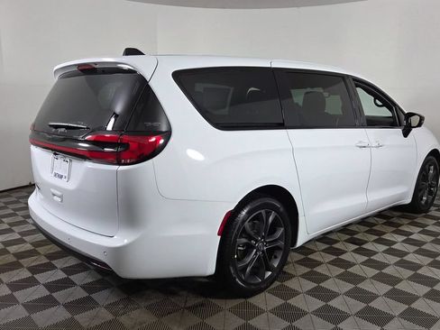 New 2026 Chrysler Pacifica Select FWD image 7