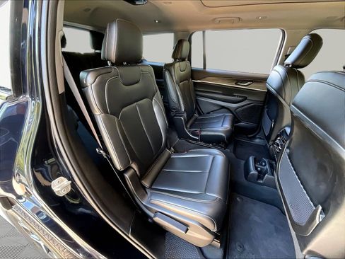 Used 2023 Jeep Grand Cherokee L Limited AWD/4WD image 24
