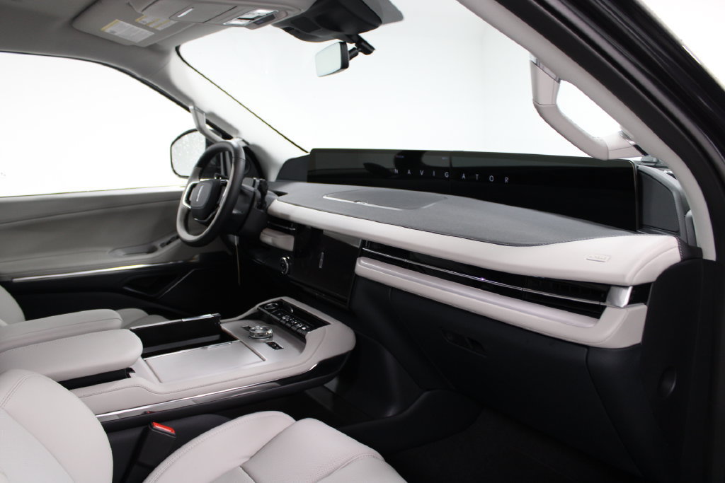 New 2026 Lincoln Navigator Premiere AWD/4WD image 31