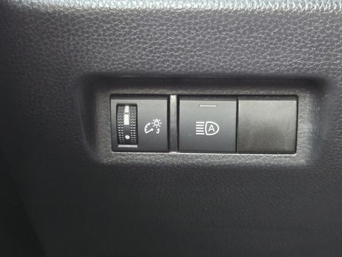 Used 2025 Toyota RAV4 XLE AWD/4WD image 20