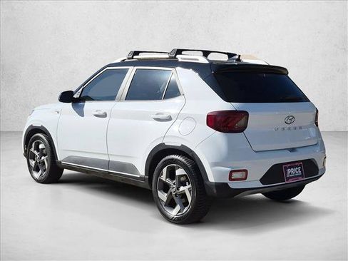 Used 2022 Hyundai Venue Limited FWD image 8