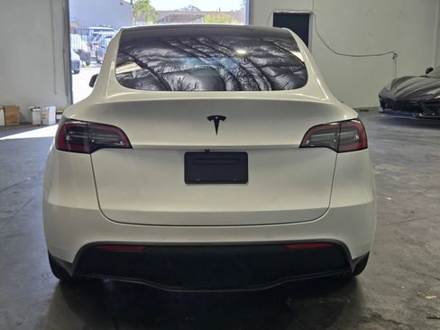 Used 2021 Tesla Model Y Long Range image 3