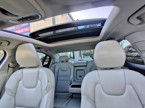 Used 2019 Volvo S60 T5 Momentum w/ Premium Package image 7