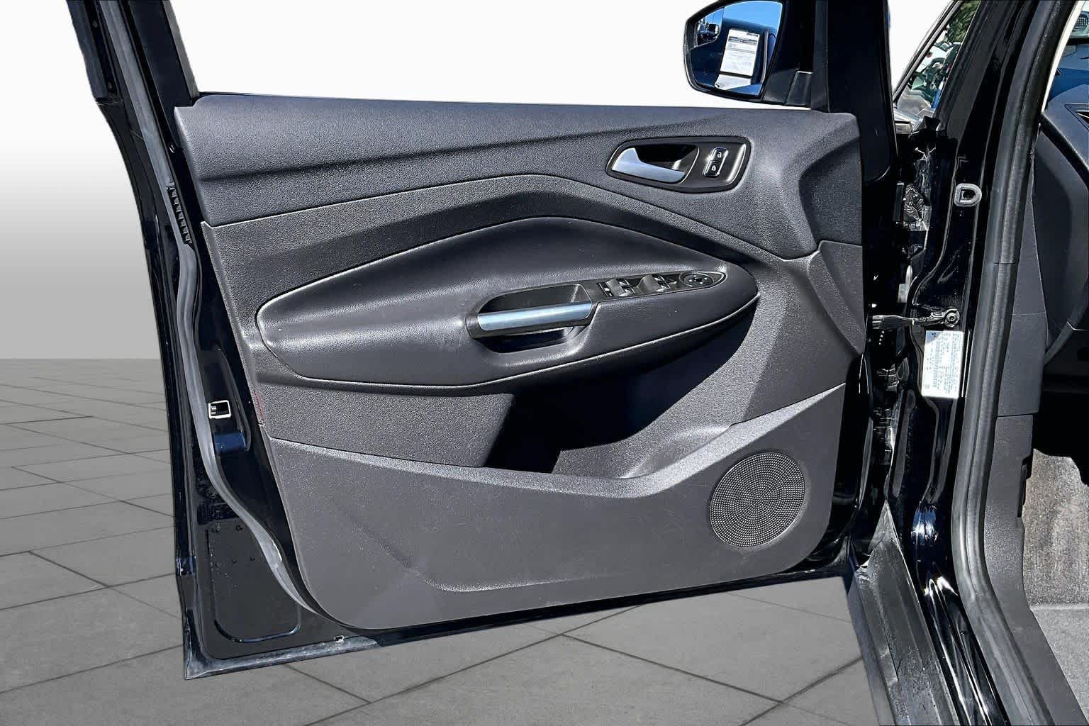 Used 2016 Ford C-MAX Energi SEL w/ Equipment Group 303A FWD image 22