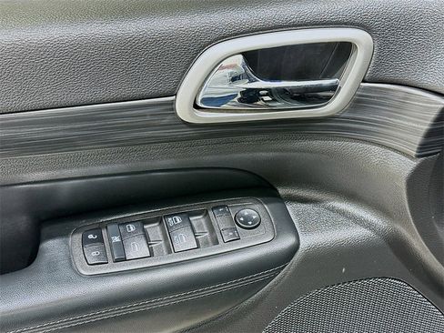 Used 2022 Jeep Grand Cherokee Laredo E image 17