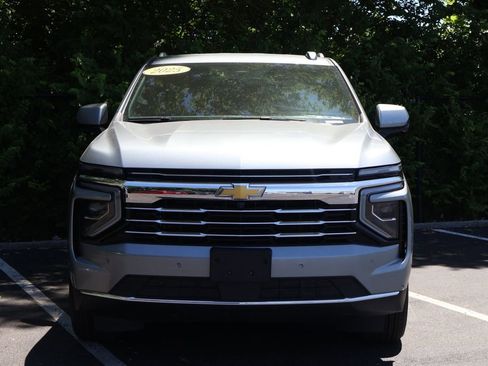 Used 2025 Chevrolet Tahoe LT AWD/4WD image 2