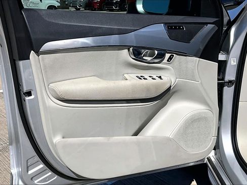 Used 2018 Volvo XC90 T6 Momentum w/ Convenience Package image 22